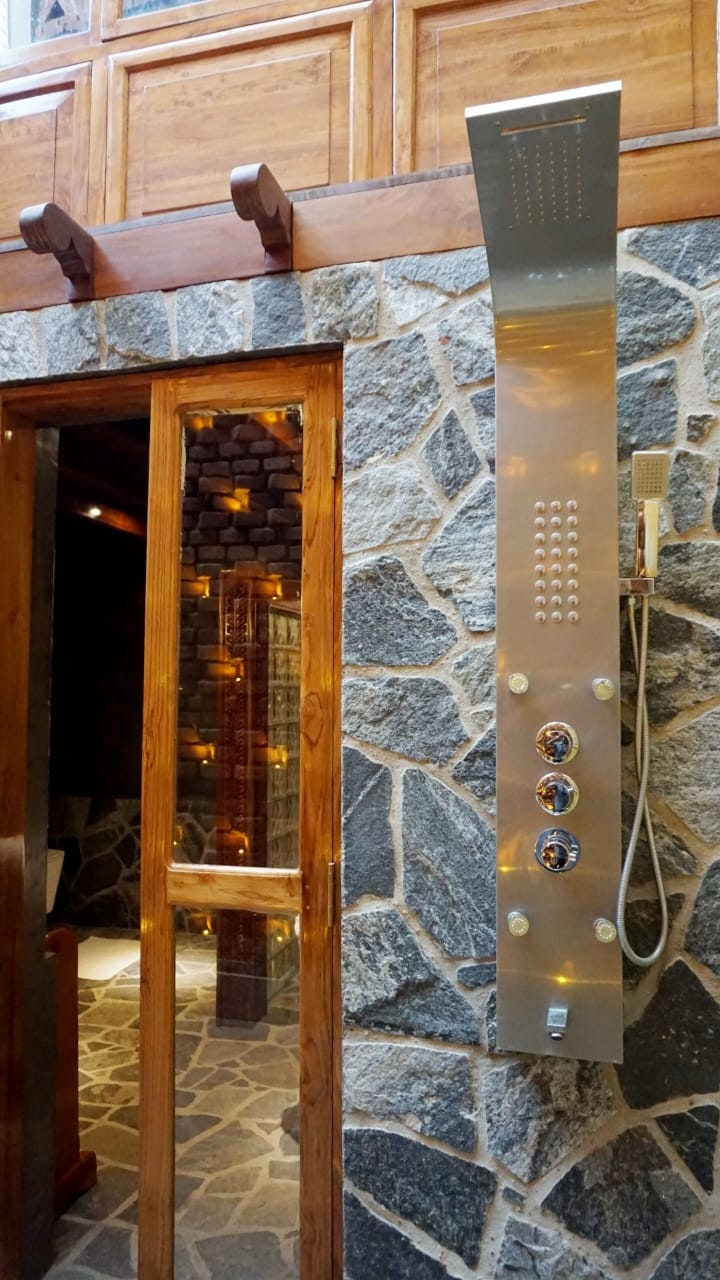 Suite detail 7